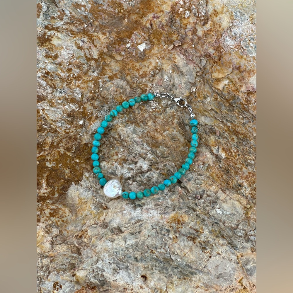 Kingman Turquoise Bracelet with Freshwater Pearl Coin - Picture 4 of 4